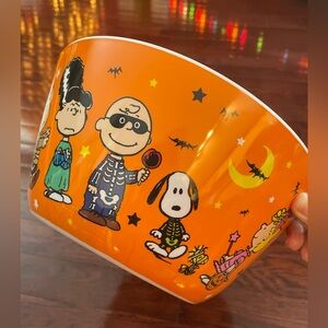 Peanuts Halloween themed plastic bowl 🎃 -NWOT